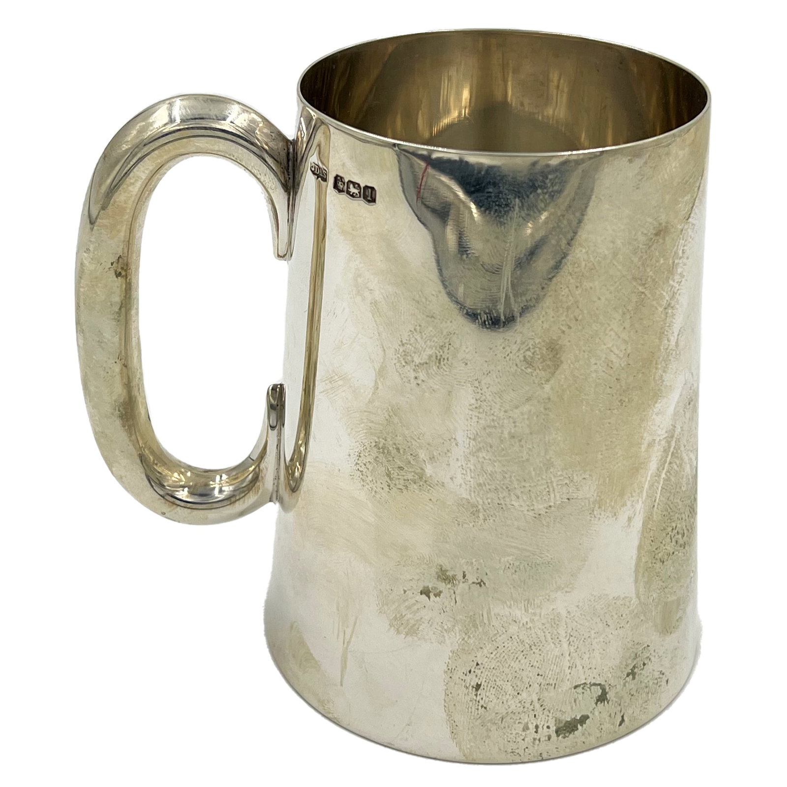 A GOOD SIZE SILVER TANKARD OF PLAIN AND TAPERING FORM, JAMES DIXONT & SONS, 1928: A good size silver tankard of plain and tapering form. H: 11cm, W: 11cm, Weight: 291g