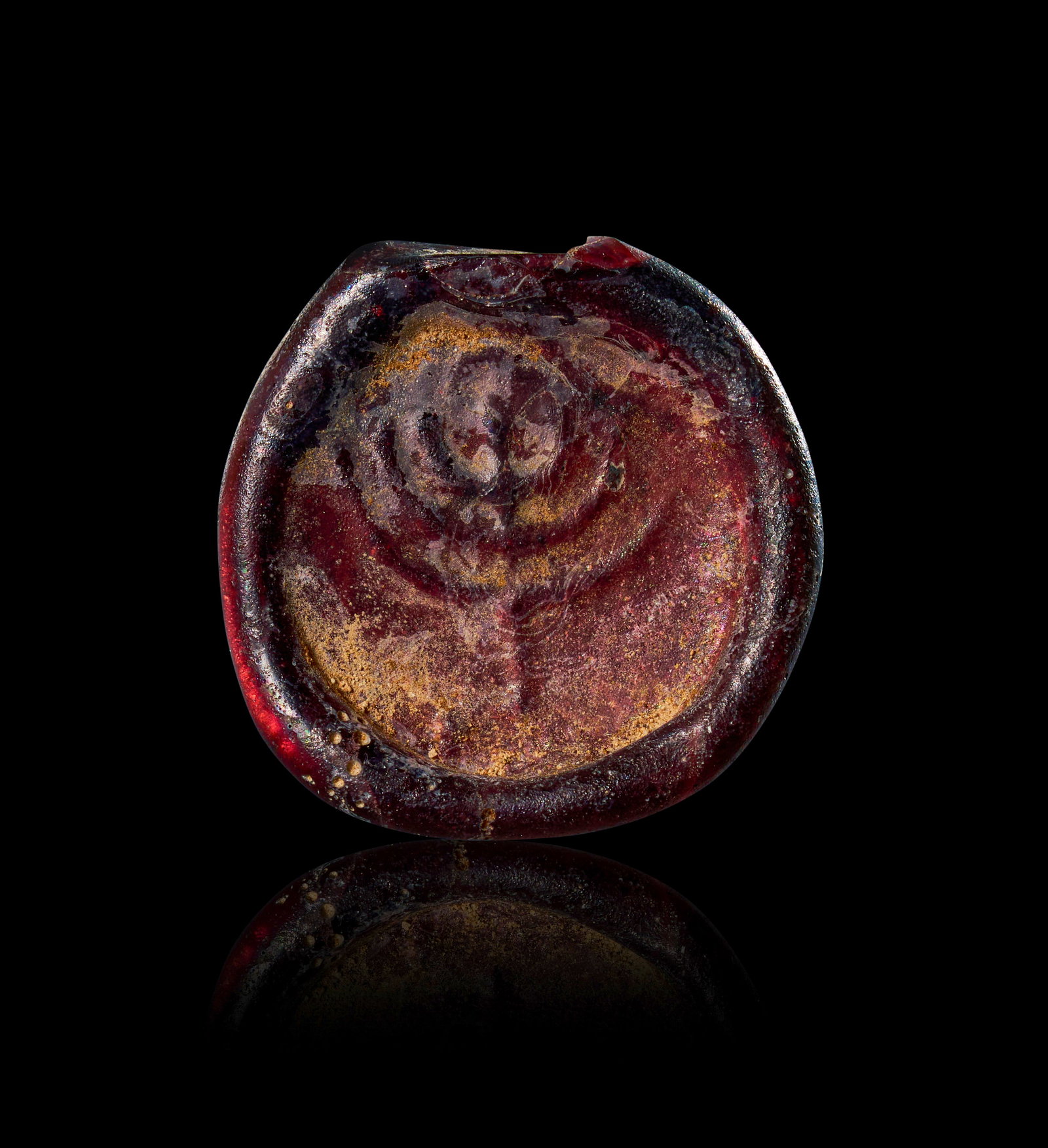 A JEWISH GLASS PENDANT DEPICTING MENORAH, 1ST - 2ND CENTURY: This rare and historically significant Jewish glass pendant, dating from the 1st to 2nd century, features a depiction of the Menorah, the seven-branched candelabrum that is one of the oldest symbols o