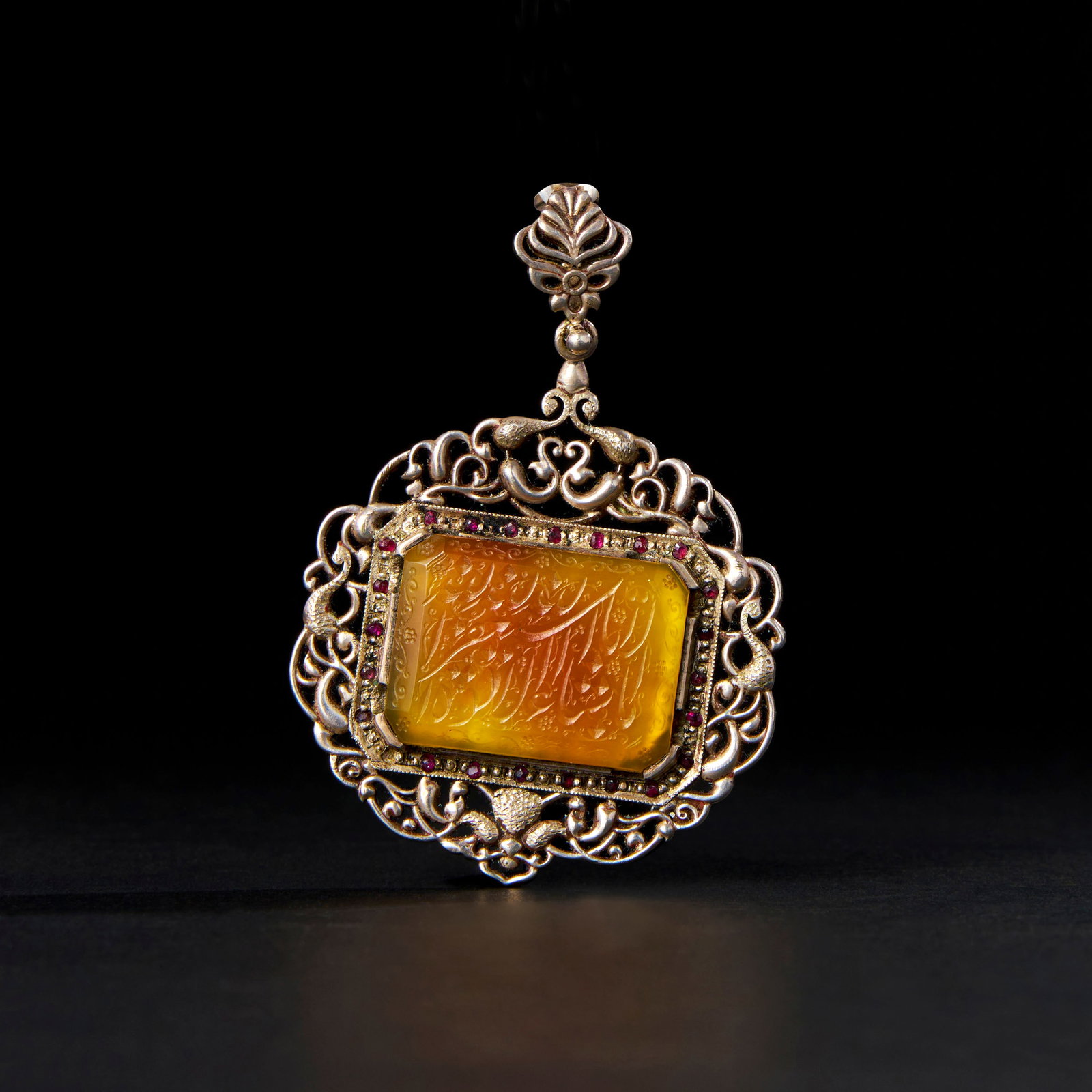 SILVER AND AGATE STONE WITH QURANIC ENGRAVING PENDANT, QAJAR, 19TH CENTURY (1 of 2)