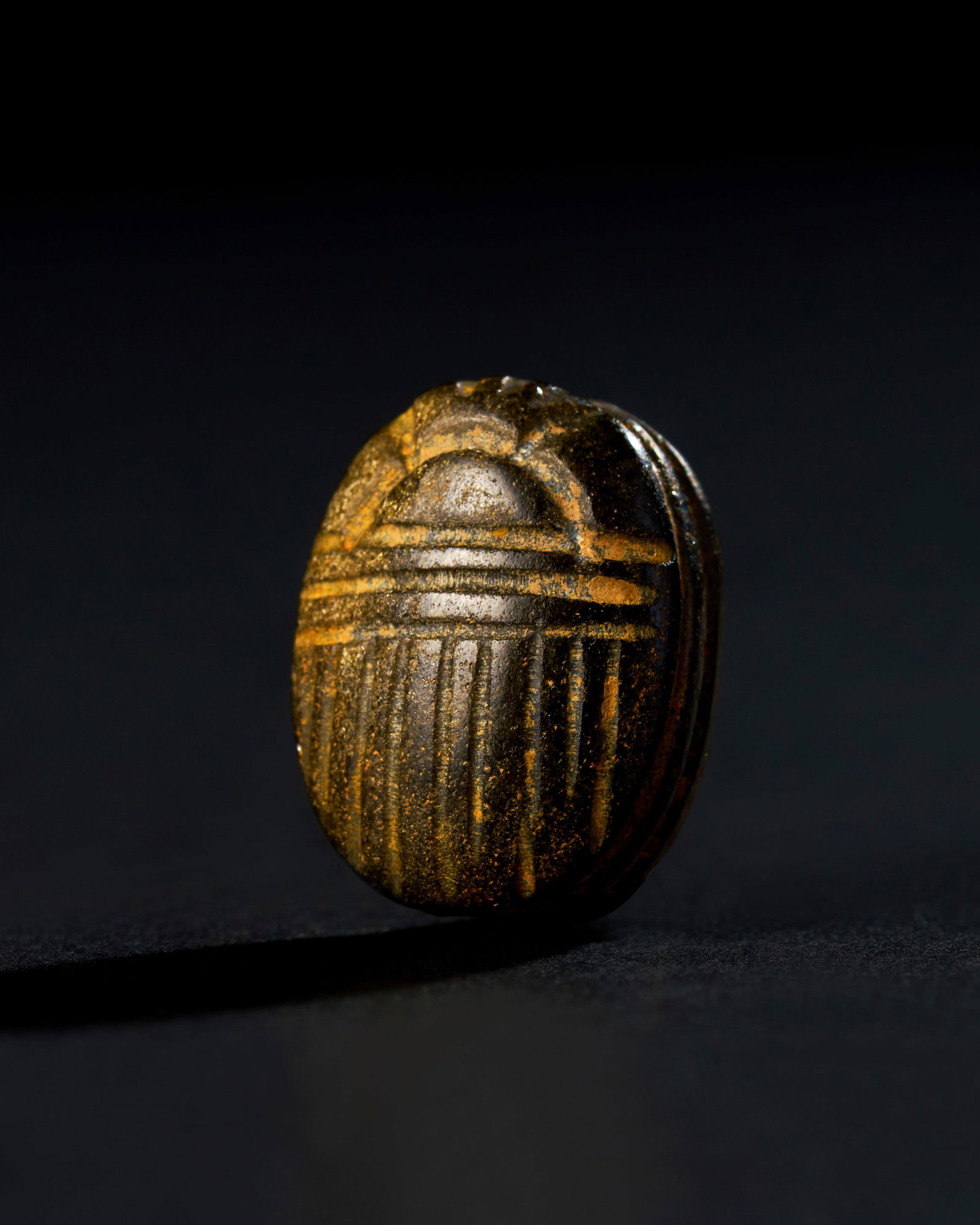 HARD STONE SCARAB WITH SCORPION ENGRAVING, PROBABLY PTOLEMAIC PERIOD: HARD STONE SCARAB WITH SCORPION ENGRAVING, PROBABLY PTOLEMAIC PERIOD L: 1.8cm 