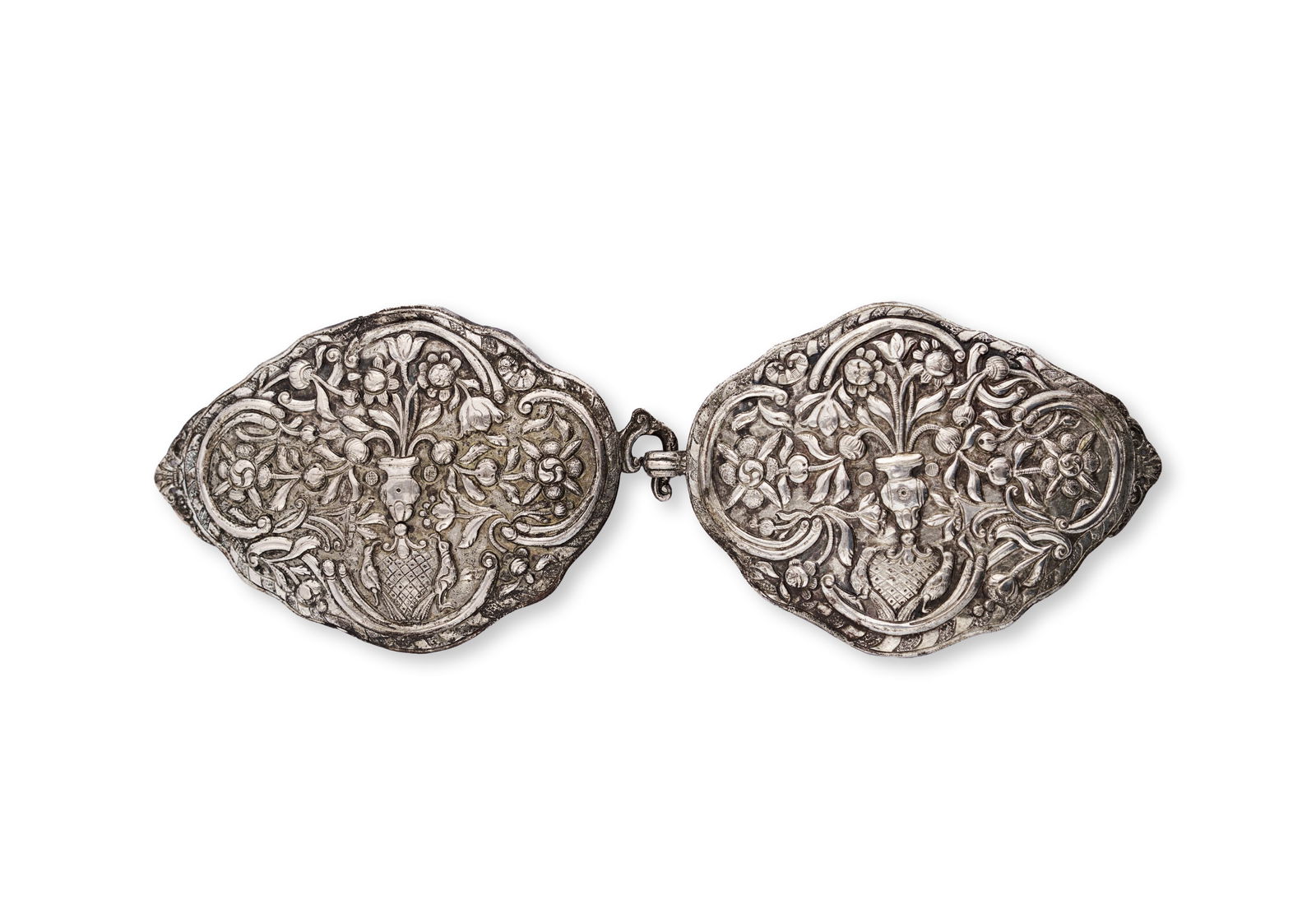 A LARGE OTTOMAN SILVER BELT BUCKLE, 19TH CENTURY (1 of 2)