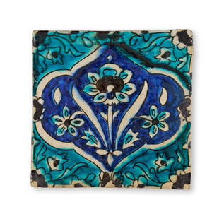 AN IZNIK POTTERY TILE, OTTOMAN TURKEY, CIRCA 1600: AN IZNIK POTTERY TILE, OTTOMAN TURKEY, CIRCA 1600 21 x 21cm 