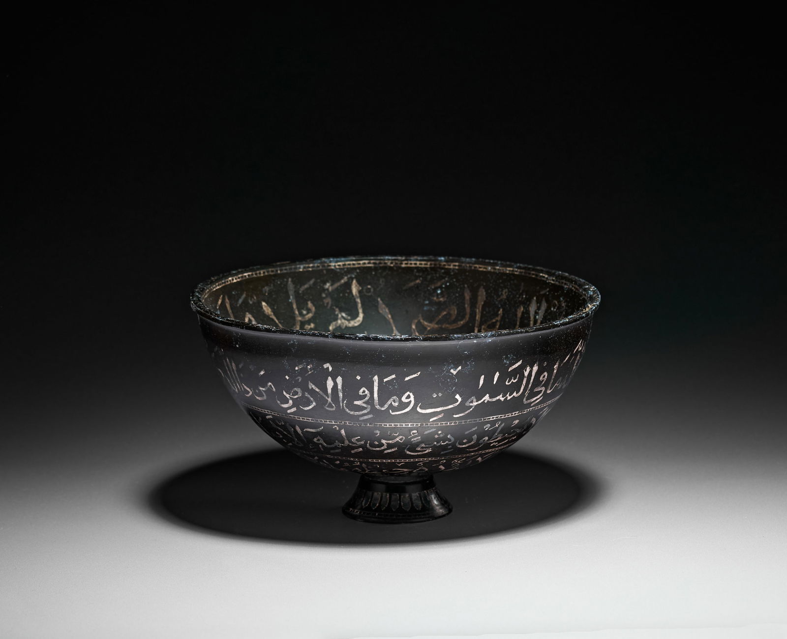 AN INDIAN BIDRI SILVER INLAID MAGIC/DIVINATION BOWL, 19TH CENTURY (1 of 6)