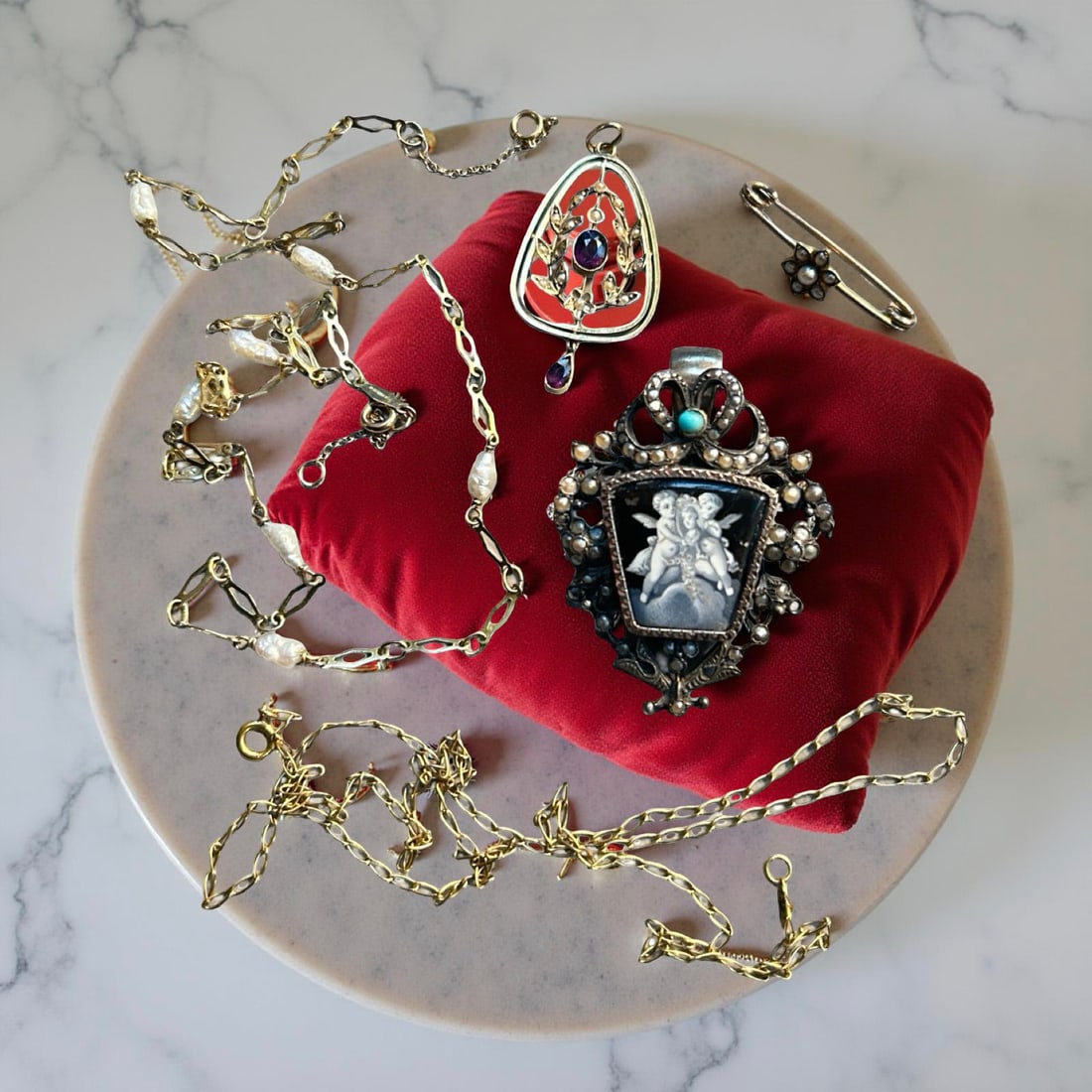 Selection of 9ct Gold and Antique Jewellery (1 of 12)