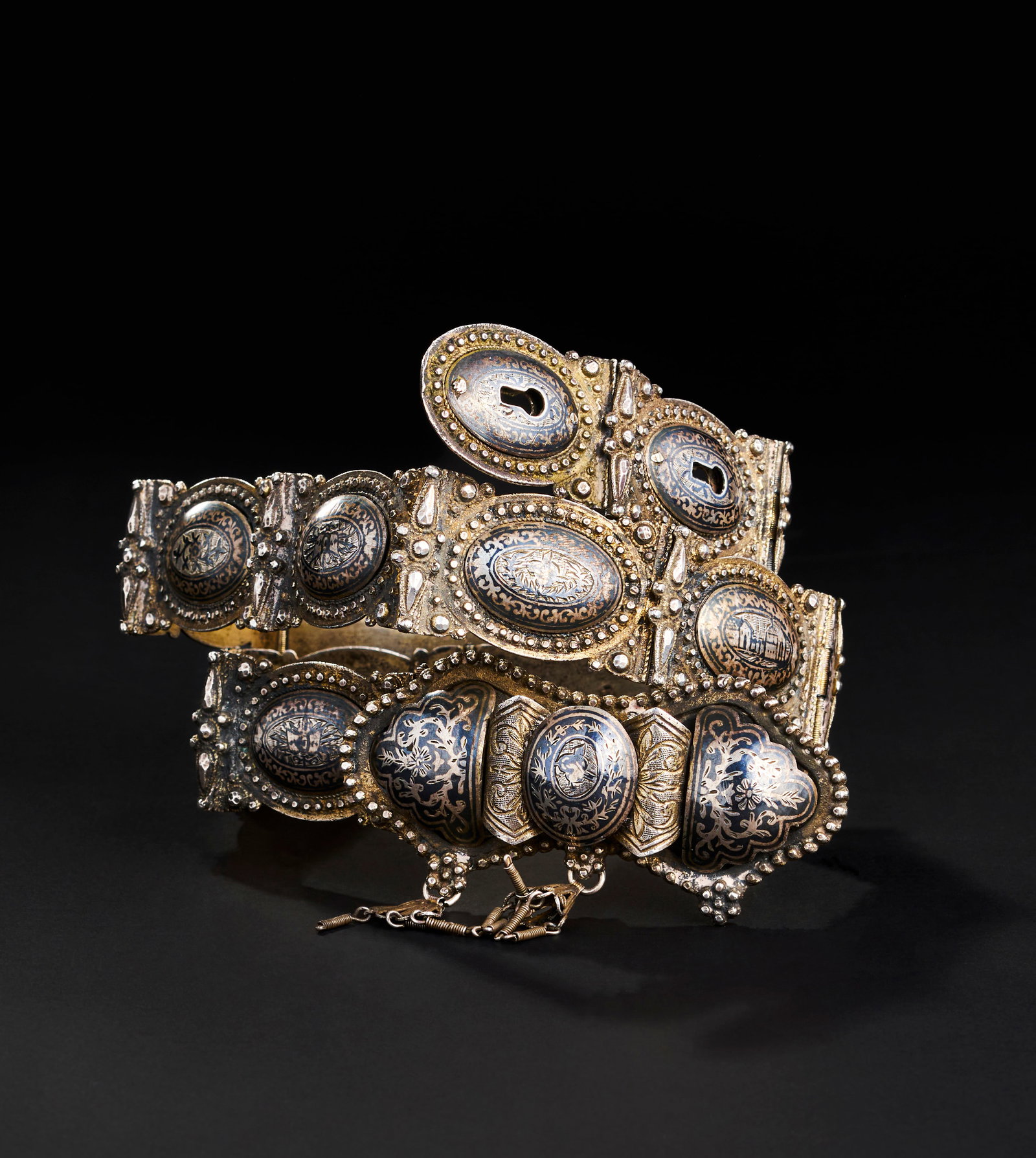 A NIELLO OTTOMAN SILVER BELT, 19TH CENTURY: A NIELLO OTTOMAN SILVER BELT, 19TH CENTURY L: 78cm Weight: 333g 