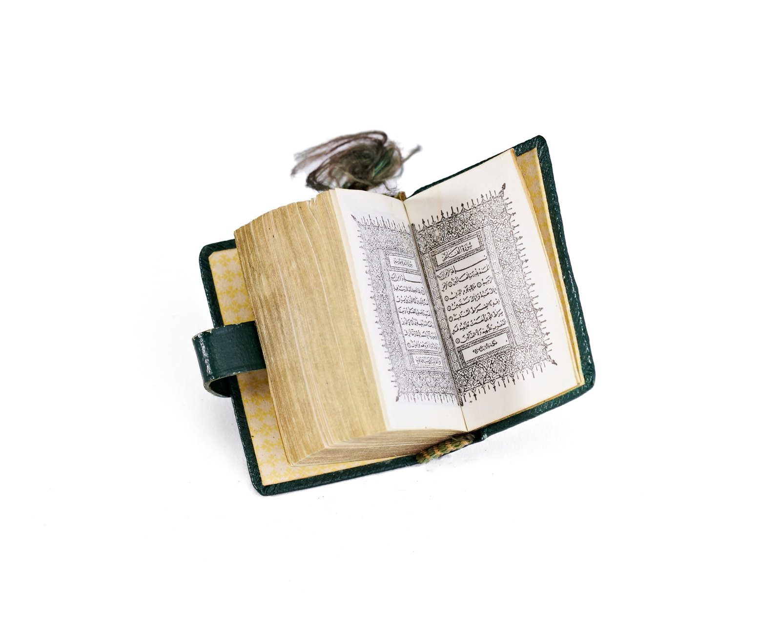 A MINIATURE THUMB SIZE PRINT QURAN. VIMPERK: HANS STEINBRENER, CIRCA 1920S (1 of 5)