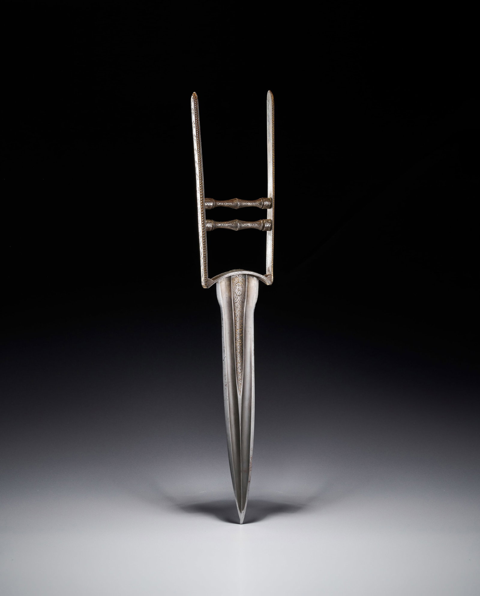 AN INDIAN STEEL KATAR WITH GOLD INLAID, 18TH CENTURY (1 of 5)