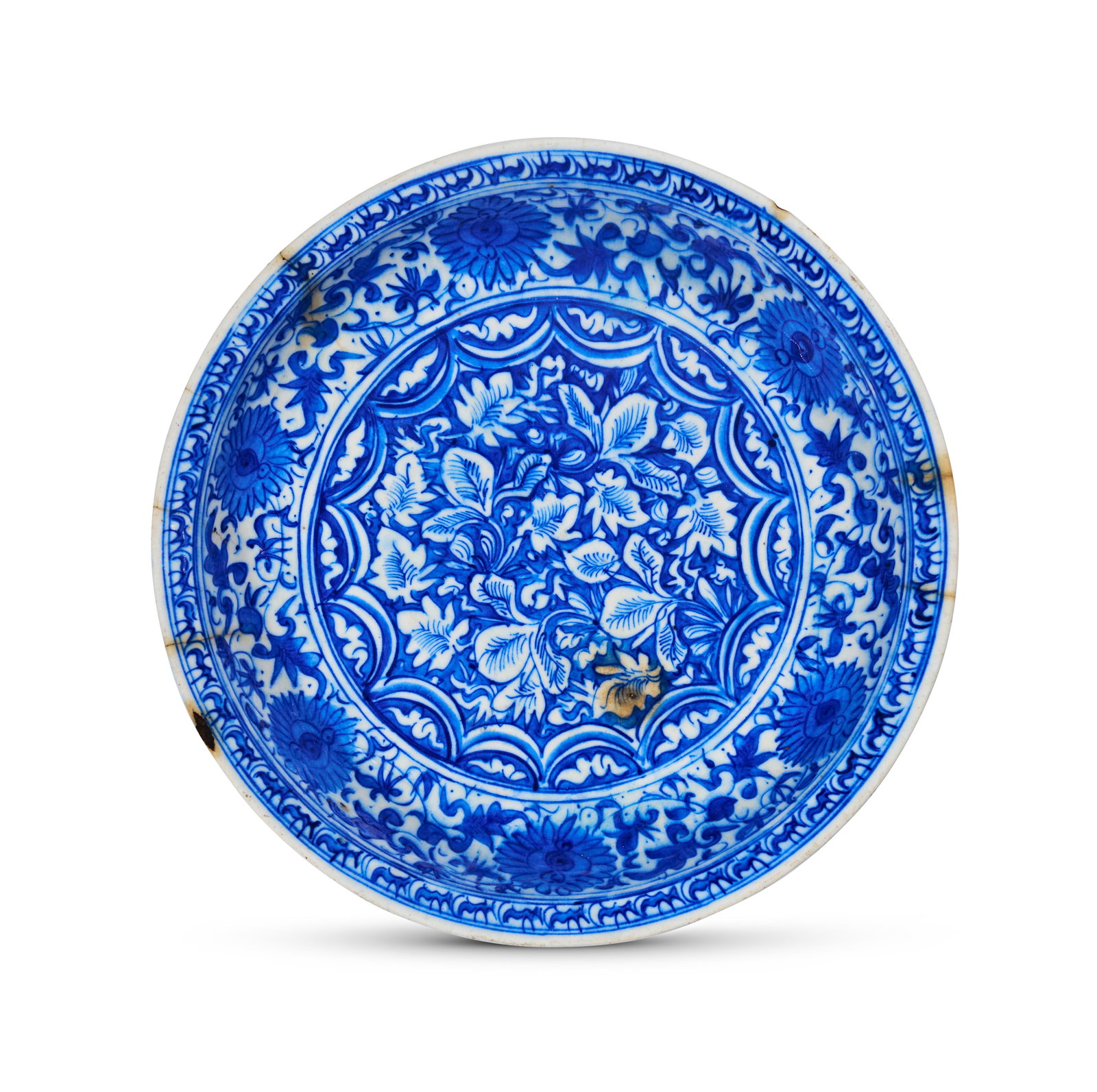 A LARGE SAFAVID BLUE AND WHITE POTTERY DISH, PERSIA, 17TH CENTURY (1 of 2)
