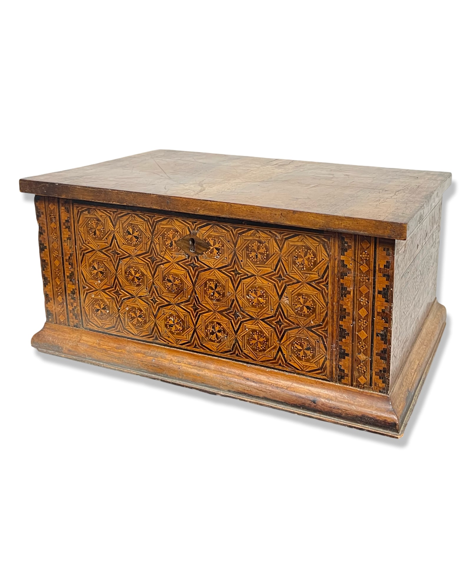 A POST-NASRID INLAID WALNUT AND FRUITWOOD NASRID CASKET, SPAIN, LATE 15TH - 16TH CENTURY (1 of 6)