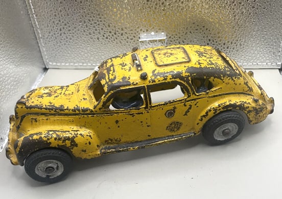 ARCADE YTELLOW CAB CAST IRON TOY (1 of 3)