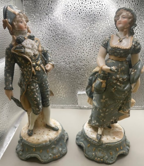 PAIR OF ANTIQUE KPM PORCELAIN FIGURES (1 of 5)