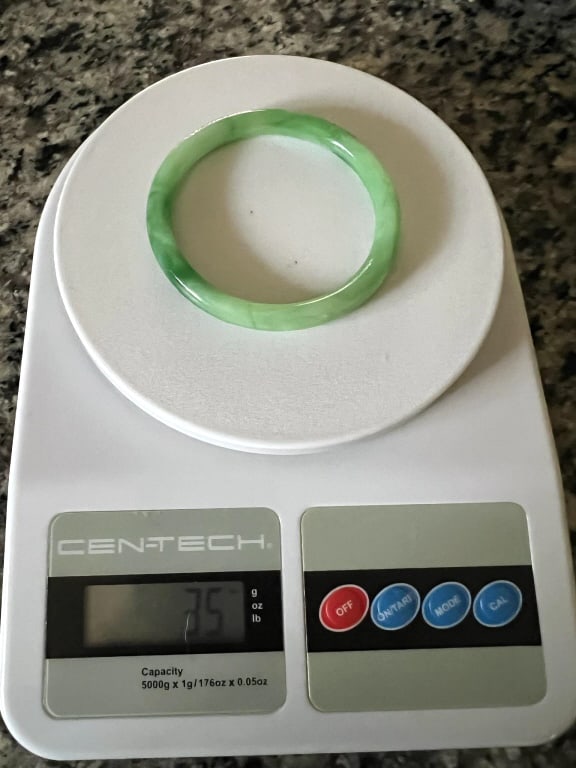 CHINESE VINTAGE LITE SPINACH JADE BANGLE (1 of 1)