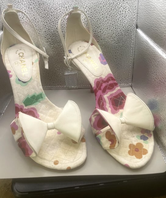 GORGEOUS PR. CHANEL HEELS VERY GOOD CONDITION (1 of 2)