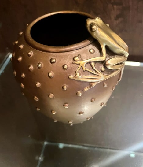POZYCINSKI STUDIO  ART BRONZE VASE WITH FROG (1 of 3)