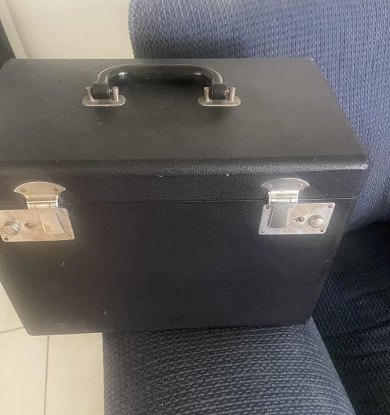 SINGER FEATHERWEIGHT PORTABLE ELECTRIC SEWING (1 of 5)