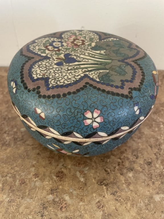 JAPANESE MEIJI SATSUMA COVERED BOX (1 of 4)