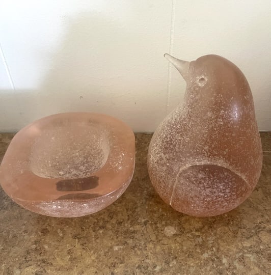 VINTAGE MURANO HEAVY PENGUIN & MATCHING BOWL: Artist signed to base on both, penguin stands 7"in a frosted pink design, very bulbous and extremely heavy, we have provided a photo of the signature for you to see, both pieces in very good condition