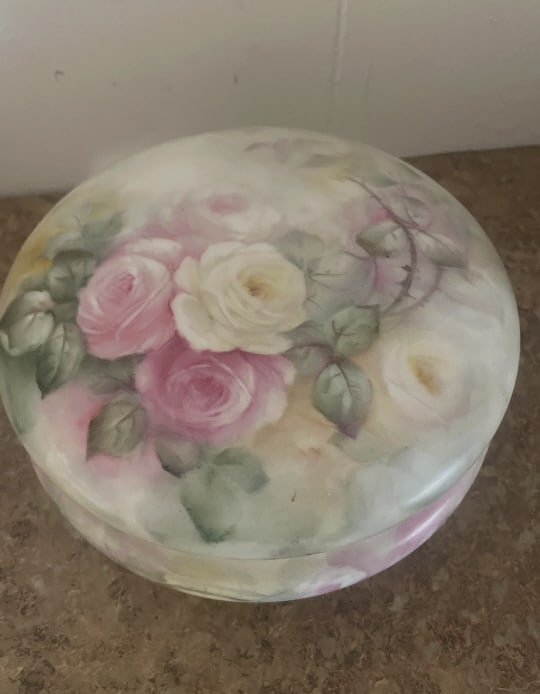 LARGE IMPRESSIVE LIMOGES COVERED DRESSER BOX (1 of 4)