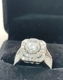 GORGEOUS 3CT DIAMOND RING 18KT WHITE GOLD