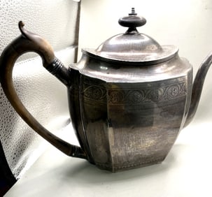 ANTIQUE VICTORIAN ENGLISH STERLING TEA POT