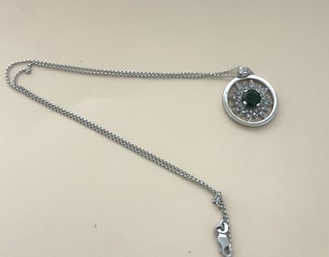 LOVELY 10KT WHITE G . DIAMOND & TSAVORITE NECKLACE