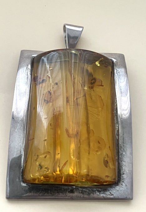LARGE HEAVY STERLING BALTIC AMBER PENDANT (1 of 2)