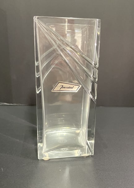 GORGEOUS SIGNED BACCARAT CRYSTAL VASE (1 of 3)