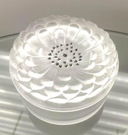 LALIQUE SIGNED FROSTED CRYSTAL DRESSER BOX DAHILIA (1 of 2)