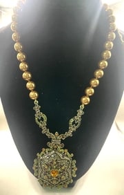 HEIDI DAUS VICTORIAN STYLE CLASSIC LOCKET NECKLACE