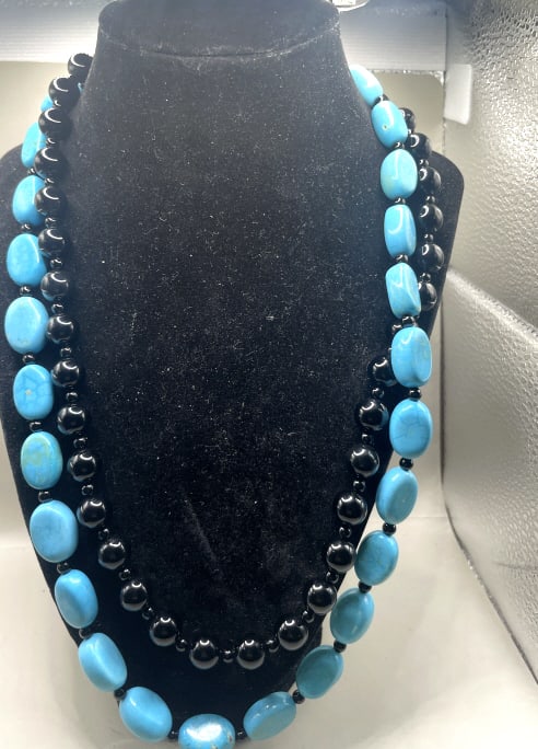 LARGE STRAND OF TURQUOISE & ONYX BEADED NECKLACE (1 of 2)