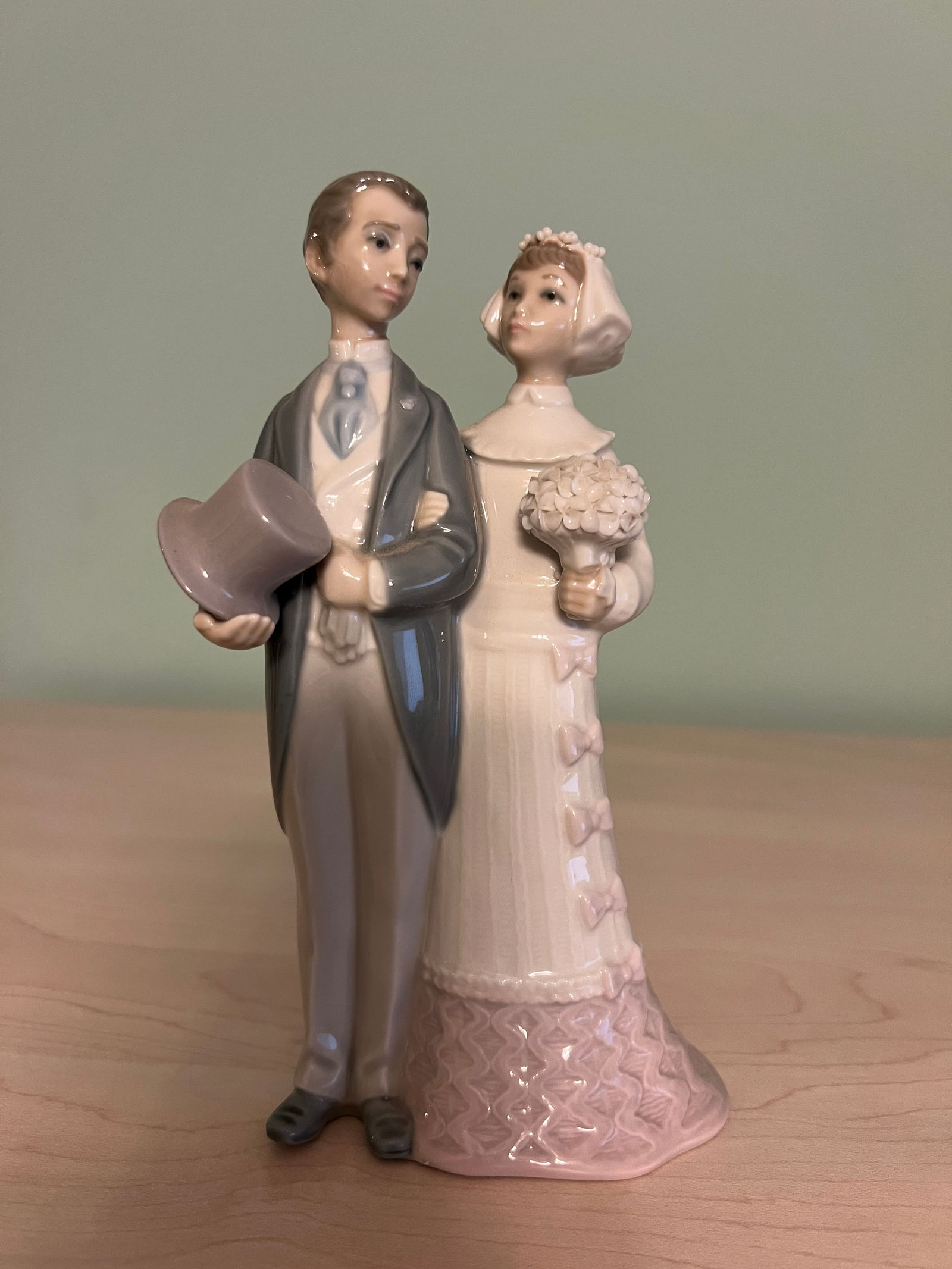 LLADRO PORCELAIN WEDDING CAKE TOPPER BRIDE & GROOM (1 of 3)