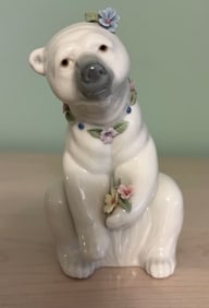 LLADRO 'POLAR BEAR WITH FLOERS