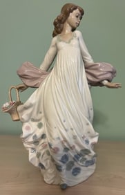 LLADRO 'SPRING SPLENDOR FIGURINE