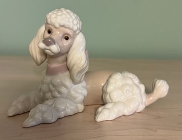 LLADRO FIGURINE POODLE FIGURINE LAYING DOWN
