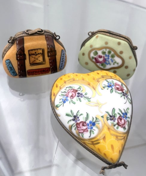 LOT OF (3)  PEINT  LIMOGES VINTAGE PILL BOXES (1 of 3)