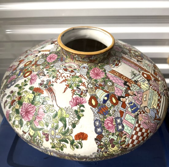 PALATIAL CHINESE ROSE MEDALLION SQUAT VASE: Measures a huge16" across, and 13" tall, in excellent condition