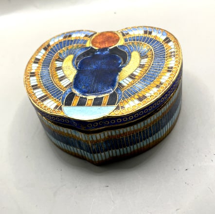 LOVELY CLOiSONNE HEART SHAPE DRESSER BOX: Measures 3 1/2" wide, excellent condition