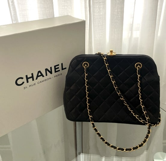 CHANEL MEDIUM CHAIN FRAME BAG BLACK QUILTED MED.BX (1 of 6)