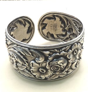 GORGEOUS VTG STERLING REPOUSE BRACELET S. KIRK (1 of 2)