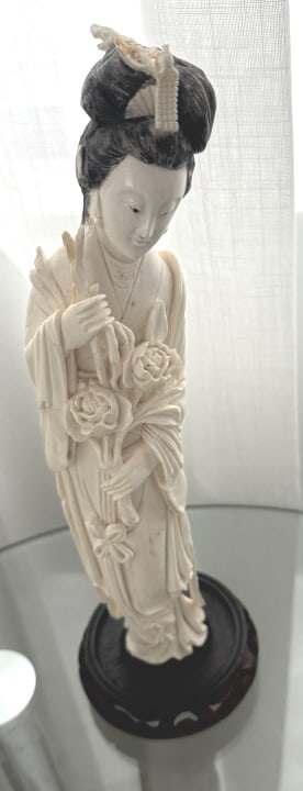 ANTIQUE CARVED CHINESE GUANYIN ON BASE GORGEOUS: Stands 11 .5" tall, and 1.5" base, beautifully carved with layered fobe holding branches of flowers, late Qing dynasty period, excellent condition. PLEASE NOTE ; WE WILL NOT SHIP THIS ITEM OUT OF THE