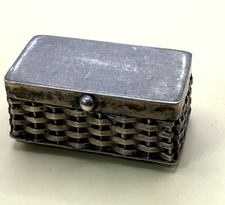 VINTAGE MEXICAN WOVEN STERLING SILVER PILL BOX: 1" x 2 1/2" WITH A weight of 43 grams