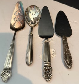 LOT OF LARGE STERLING HANDLED SERVInG PIECES