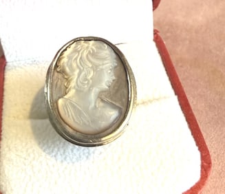 ANTIQUE 10KT WHITE GOLD M.O.P. CARVED CAMEO RING