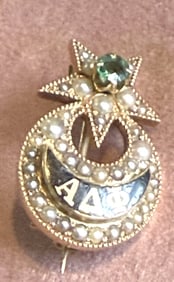 1937 YALE ALPHA DELTA PHI PIN 10KT GOLD