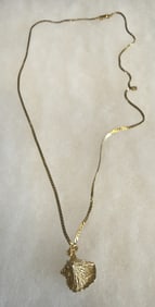 14 KT GOLD SEA SHELL PENDANT NECKLACE