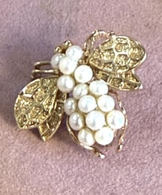 14KT YELLOW GOLD SEED PEARL BEE BROOCH