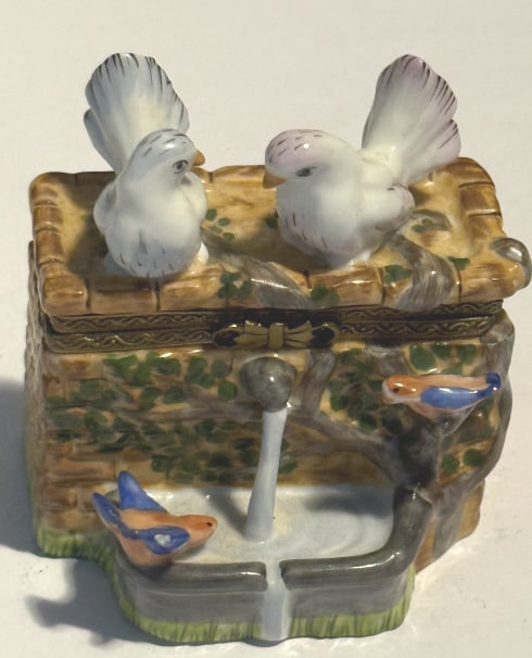 LIMOGES PORCELAIN BOX BIRD BATH FABULOUS (1 of 4)