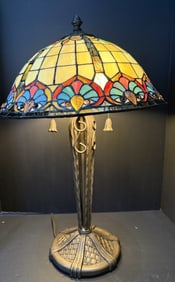 GORGEOUS TIFFANY STYLE STAINED GLASS TABLE LAMP