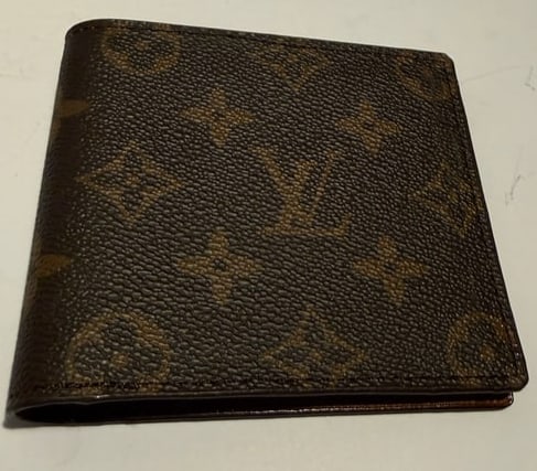 LOUIS VUITTON FOLDING WALLET MONOGRAM LV FINISH (1 of 2)
