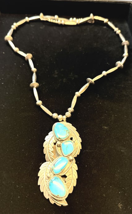 NAVAJO VTG. HEAVY STERLING NECKLACE JUSTINE MORIS (1 of 4)